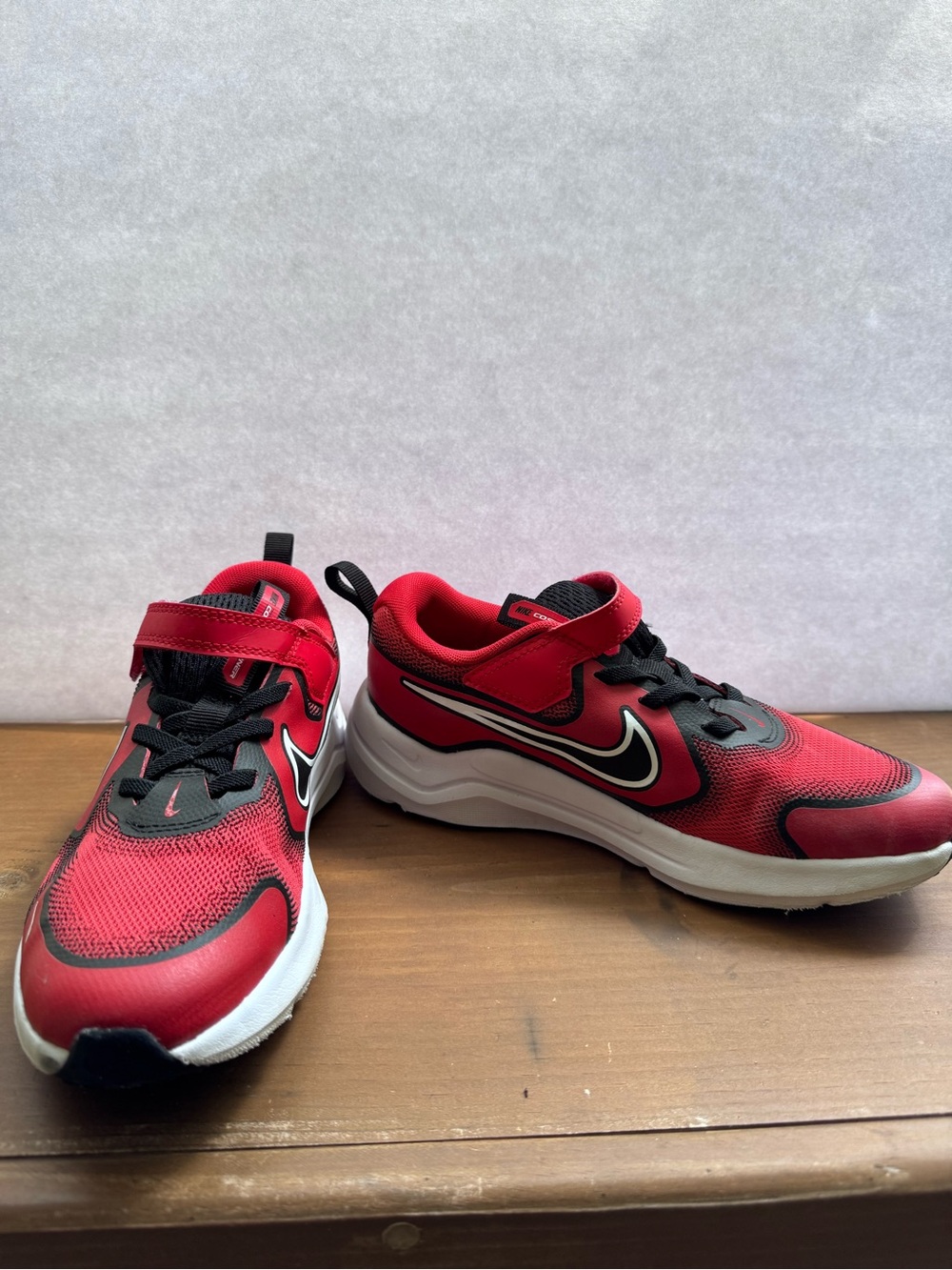 Nike Kids' cosmic running Red and Black Athletic Sneakers 3y